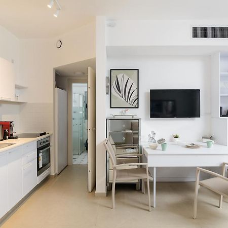 Quiet Hideaway & Terrace Near Beach By Feelhome Tel Aviv Bagian luar foto