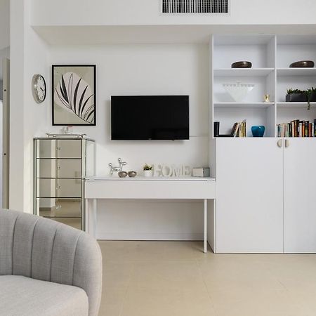Quiet Hideaway & Terrace Near Beach By Feelhome Tel Aviv Bagian luar foto