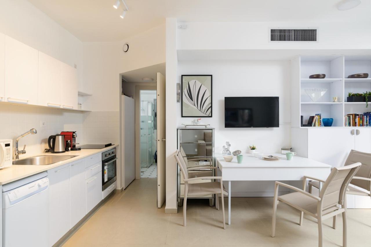 Quiet Hideaway & Terrace Near Beach By Feelhome Tel Aviv Bagian luar foto