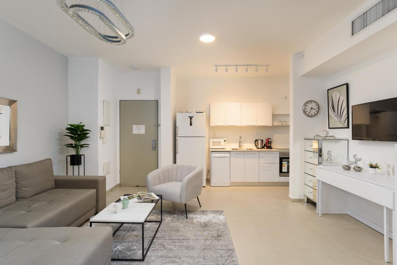 Quiet Hideaway & Terrace Near Beach By Feelhome Tel Aviv Bagian luar foto