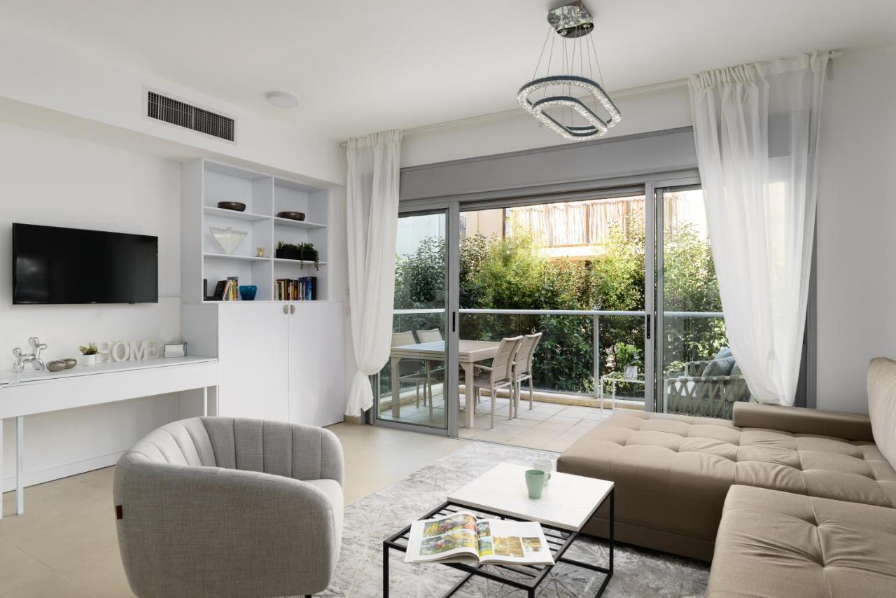 Quiet Hideaway & Terrace Near Beach By Feelhome Tel Aviv Bagian luar foto